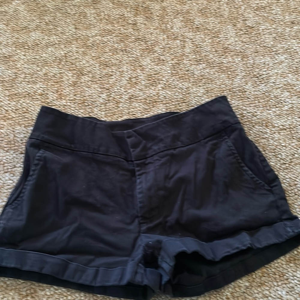 Woman’s shorts size 6